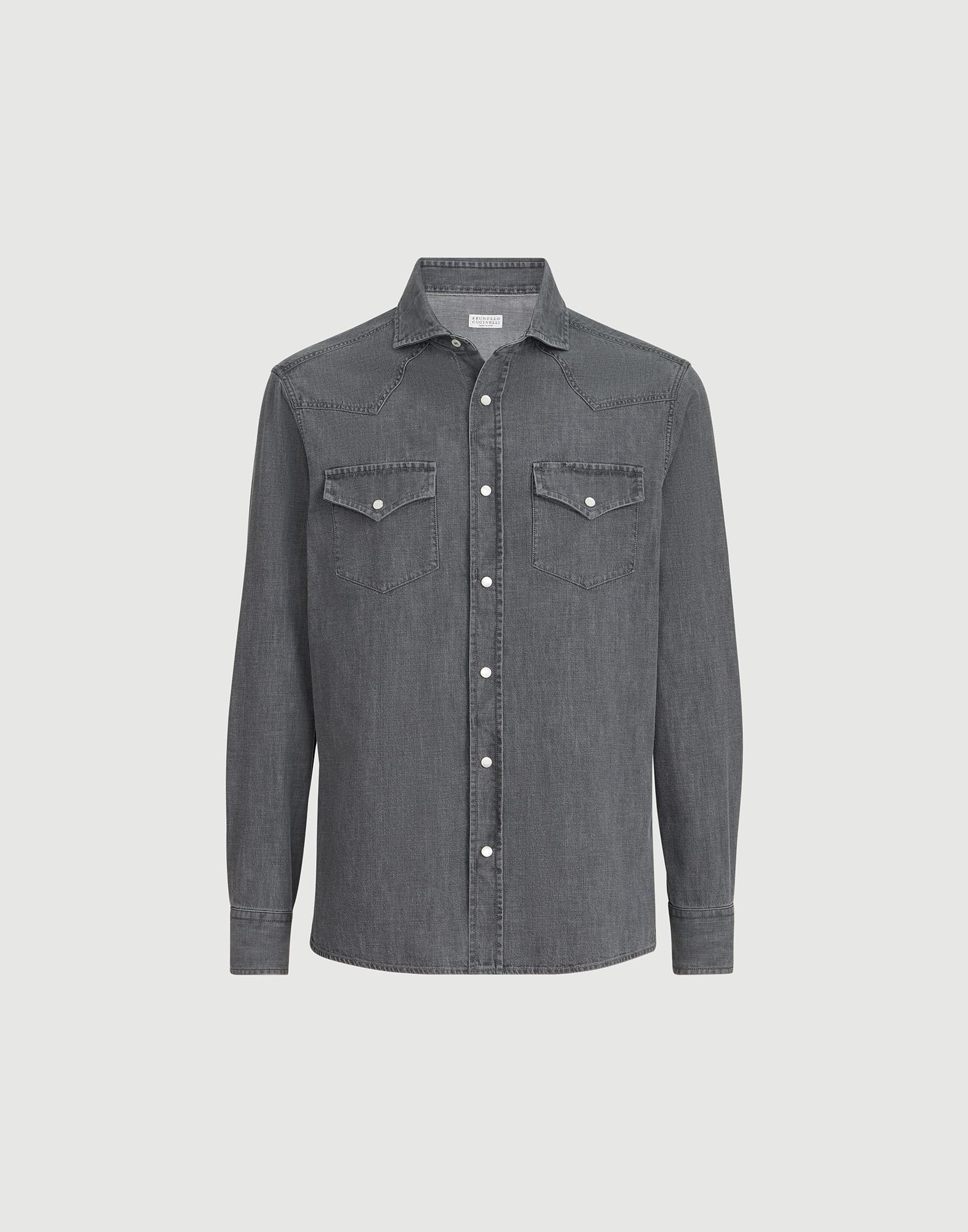 765-camisa-de-corte-easy-en-denim-ligero-con-botones-automaticos-canesu-y-bolsillos-6.jpg Camisa de corte Easy en denim ligero con botones automáticos, canesú y bolsillos
