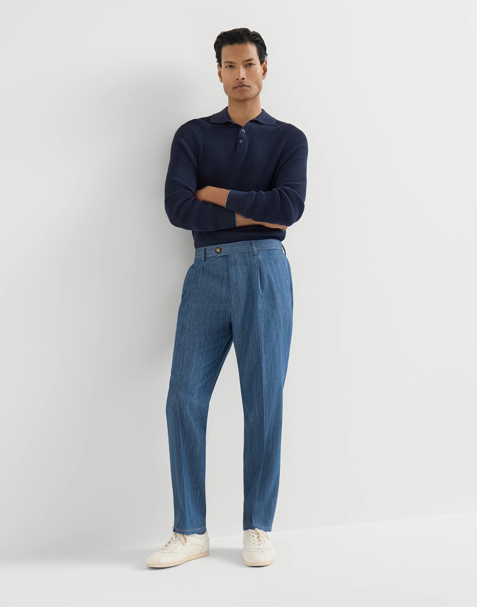 Pantalón en denim ligero con pinzas dobles