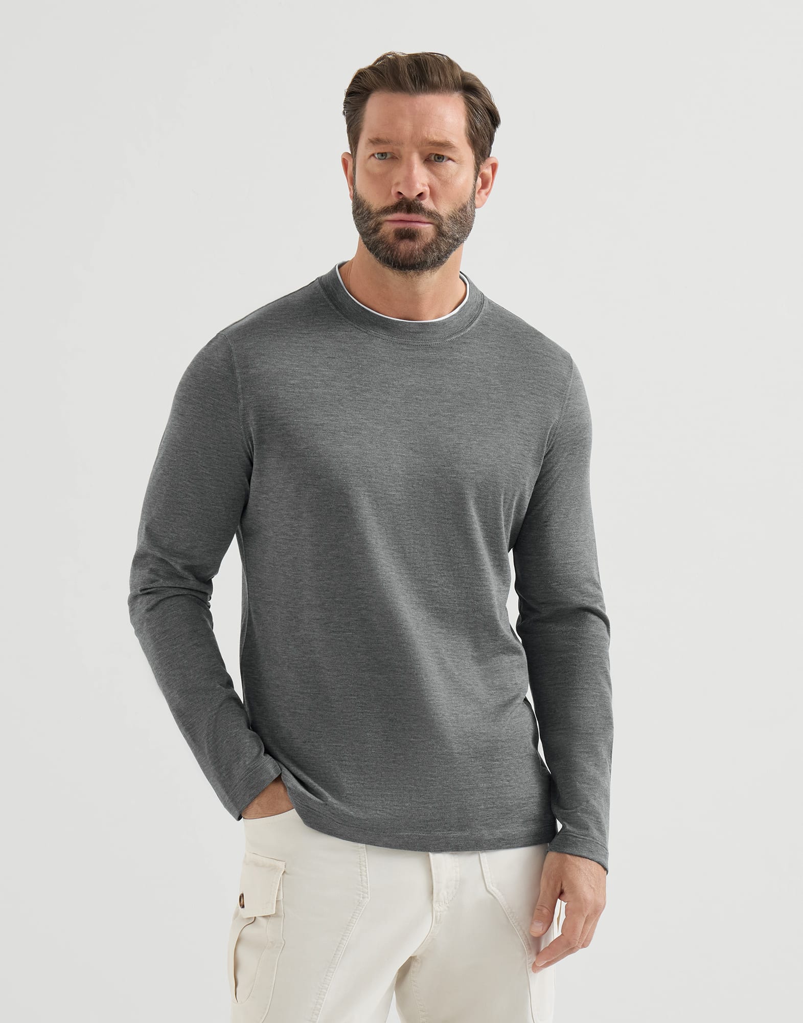 Camiseta de cuello redondo y manga larga en punto ligero de seda y algodón con detalles contrastantes